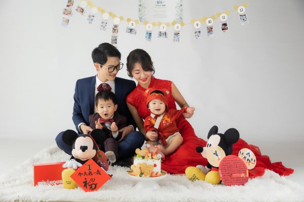 法國巴黎手工禮服與一站式全家福拍攝服務